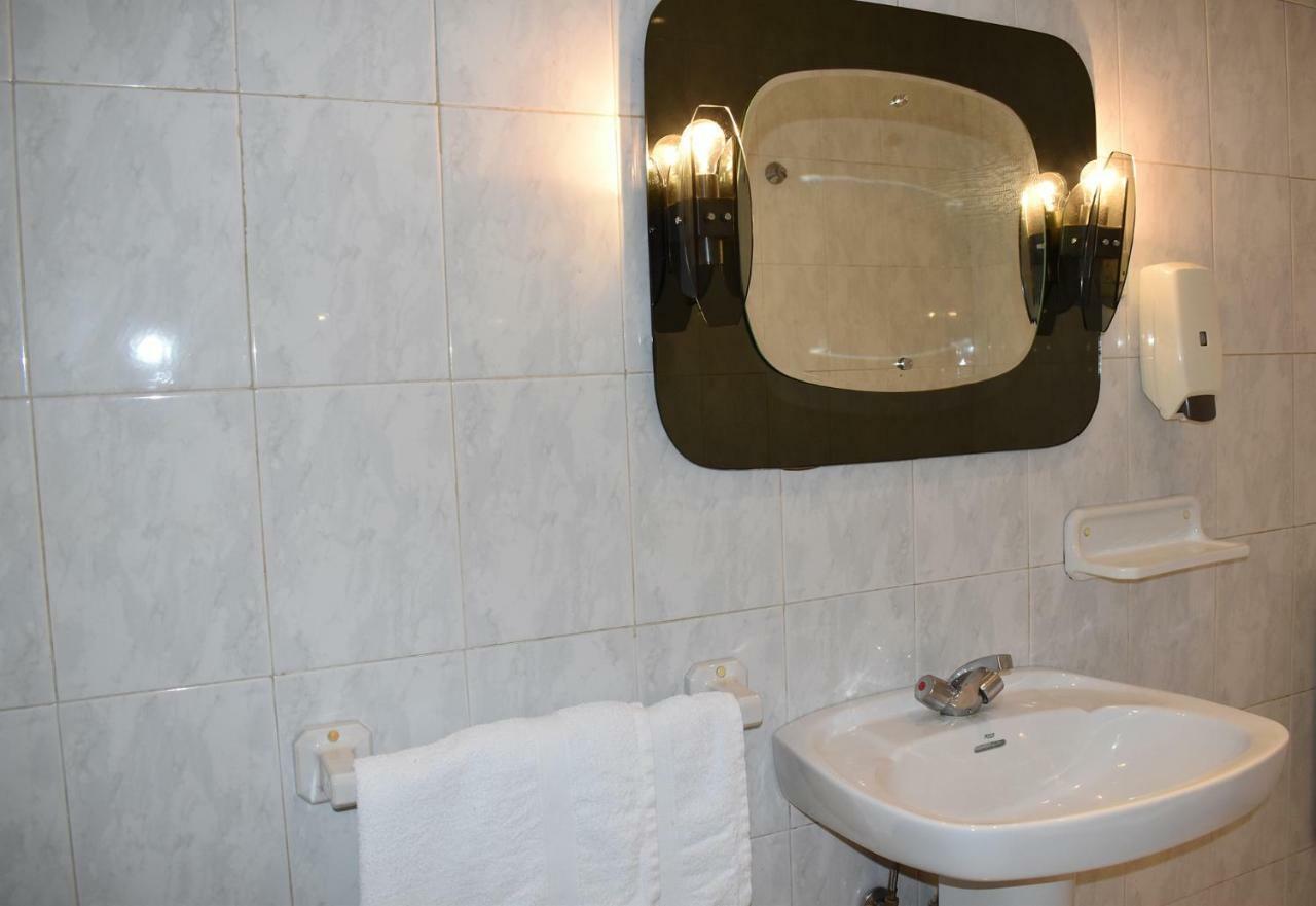 Hostal Oviedo Hotel เลออน ภายนอก รูปภาพ