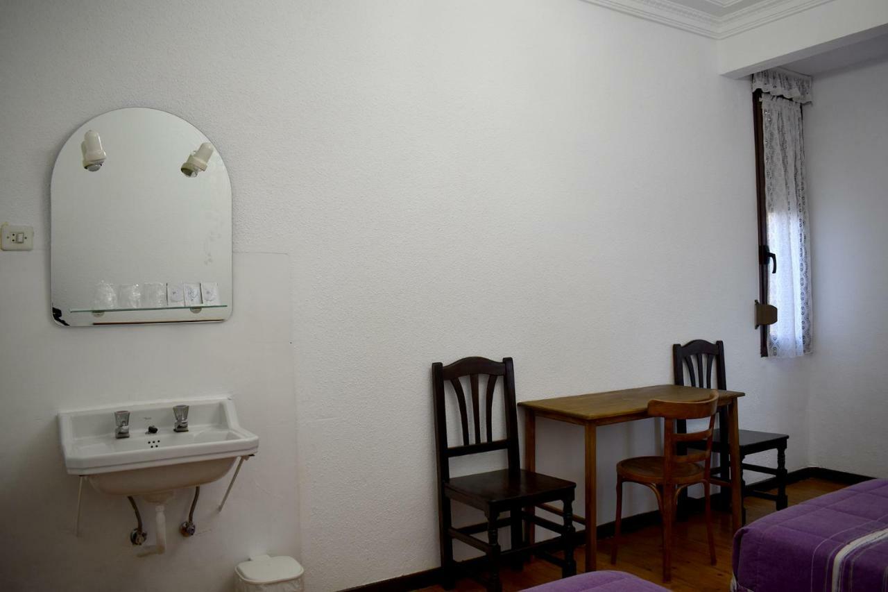 Hostal Oviedo Hotel เลออน ภายนอก รูปภาพ